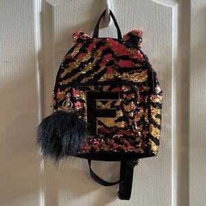 mini justice cat backpack flip sequin “F” Pom